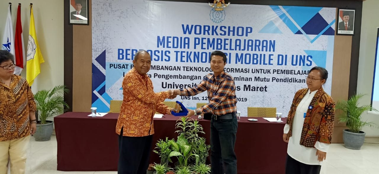 Workshop Media Pembelajaran Berbasis Teknologi Mobile di UNS