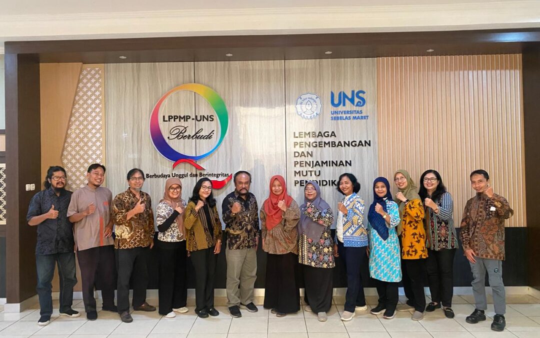 Menerima Benchmarking Institut Seni Indonesia Surakarta dengan LPPMP UNS