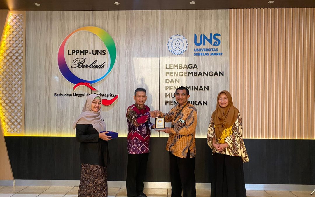 Benchmarking LPA Universitas Muhammadiyah Purwokerto dengan LPPMP UNS